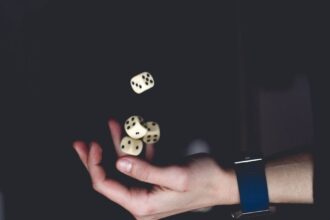 découvrez tout ce qu'il faut savoir sur la luxation du poignet : causes, symptômes, traitements et conseils de prévention pour une guérison rapide et efficace.