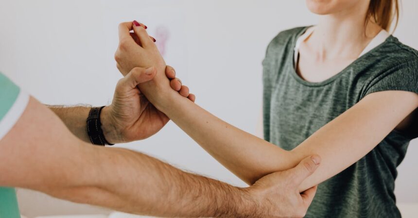 découvrez les bienfaits de la physiothérapie de la main pour soulager la douleur, améliorer la mobilité et favoriser la guérison des blessures. nos thérapeutes spécialisés vous accompagnent avec des techniques adaptées à vos besoins.