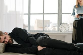 découvrez les clés de la psychologie de couple pour améliorer votre relation. apprenez à mieux comprendre les mécanismes émotionnels, à renforcer la communication et à gérer les conflits efficacement. transformez votre vie de couple en une harmonie durable.