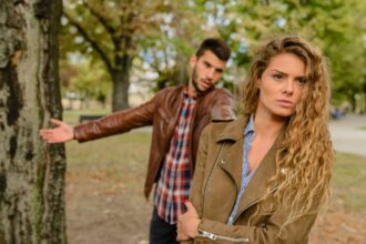 découvrez comment surmonter une rupture amoureuse avec des conseils pratiques, des stratégies pour guérir et des témoignages inspirants. apprenez à retrouver votre bien-être émotionnel après une séparation difficile.