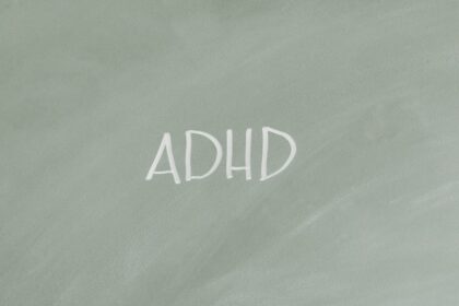 découvrez la thérapie cognitivo-comportementale, une approche efficace pour gérer les troubles émotionnels et comportementaux. apprenez à modifier vos pensées et comportements pour améliorer votre bien-être mental.