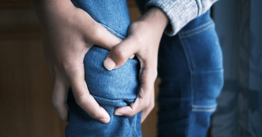 découvrez tout ce qu'il faut savoir sur l'arthrite : ses symptômes, ses causes, et les traitements disponibles pour soulager la douleur et améliorer la qualité de vie des personnes affectées.