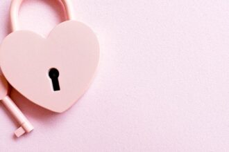 découvrez tout ce qu'il faut savoir sur les pièces jointes : définition, utilisation et meilleures pratiques pour gérer vos documents et fichiers en toute simplicité.
