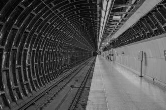 découvrez tout ce qu'il faut savoir sur le syndrome du tunnel carpien : symptômes, causes, traitements et conseils pour soulager la douleur. informez-vous pour mieux comprendre cette condition et améliorer votre qualité de vie.