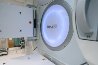 découvrez les dernières avancées en matière de traitement et de recherche sur le cancer avancé, des options de soins innovantes aux stratégies de gestion des symptômes pour améliorer la qualité de vie des patients.