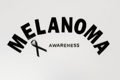 découvrez les causes, les symptômes et les traitements du cancer de la peau. renseignez-vous sur les moyens de prévention et d'auto-examen pour protéger votre santé cutanée.