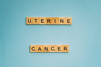 découvrez tout ce qu'il faut savoir sur le cancer de l'utérus, y compris les symptômes, les facteurs de risque, les méthodes de dépistage et les options de traitement pour mieux informer et sensibiliser les femmes.