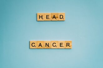 découvrez tout sur le cancer du cerveau : symptômes, traitements, recherche et soutien pour les patients et leurs familles.