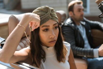 découvrez les sources du stress relationnel et des conseils pratiques pour améliorer la communication et renforcer vos liens. apprenez à gérer les tensions dans votre couple ou vos amitiés et à bâtir des relations plus épanouissantes.