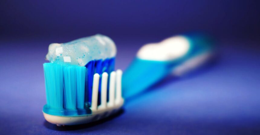 découvrez tout ce que vous devez savoir sur le tartre dentaire : causes, symptômes, prévention et traitements. protégez votre santé bucco-dentaire et maintenez un sourire éclatant.