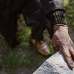 découvrez comment le traumatisme émotionnel affecte notre bien-être et nos relations. apprenez des stratégies pour surmonter la douleur et reconstruire votre vie grâce à des conseils d'experts et des ressources adaptées.