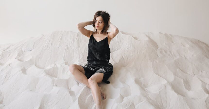 découvrez le vitiligo, une affection cutanée caractérisée par la dépigmentation de la peau. apprenez-en davantage sur ses causes, ses symptômes, les traitements disponibles et des conseils pour mieux vivre avec cette condition. informez-vous sur les avancées de la recherche et les témoignages de personnes touchées.