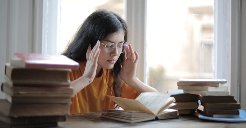 découvrez les causes et les conséquences de l'épuisement mental, ainsi que des stratégies efficaces pour le surmonter et retrouver votre énergie et votre bien-être. apprenez à reconnaître les signes de la fatigue mentale et à prendre soin de votre santé psychologique.