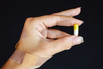 découvrez les causes, symptômes et traitements des douleurs au doigt. apprenez comment soulager l'inconfort et améliorer votre qualité de vie grâce à des conseils pratiques et des solutions adaptées.