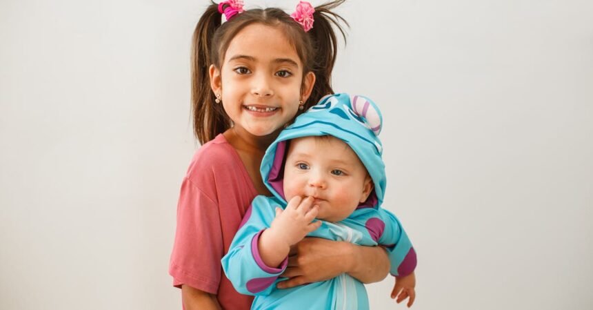 découvrez tout ce que vous devez savoir sur la période de la dentition chez les bébés : symptômes, conseils pour apaiser la douleur, et astuces pour accompagner votre enfant durant cette étape importante de son développement.