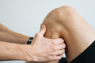 découvrez tout sur les blessures ligamentaires, leurs causes, symptômes et traitements. apprenez comment prévenir ces blessures courantes et retrouver votre mobilité rapidement.