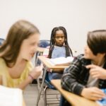 découvrez l'importance des relations interpersonnelles dans notre vie quotidienne. apprenez comment améliorer vos compétences en communication, renforcer vos liens avec les autres et favoriser des interactions positives pour un bien-être émotionnel optimal.