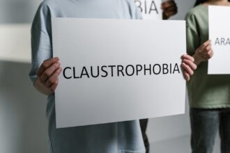 découvrez les troubles obsessionnels, des conditions psychologiques caractérisées par des pensées intrusives et des comportements répétitifs. apprenez à reconnaître les symptômes, les causes et les traitements disponibles pour améliorer la qualité de vie des personnes touchées.