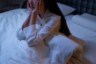 découvrez les causes et les solutions contre l'insomnie. apprenez à améliorer votre qualité de sommeil grâce à des conseils pratiques et des méthodes naturelles.