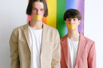découvrez la diversité et la richesse des orientations sexuelles. ce guide explore les différentes identités, leurs enjeux et l'importance de l'acceptation dans notre société.