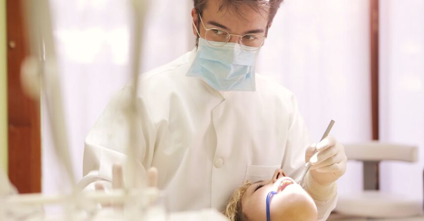 découvrez comment le port d'appareils dentaires peut améliorer votre santé bucco-dentaire. explorez les différents types de dispositifs, leurs avantages, et des conseils d'entretien pour un sourire éclatant.