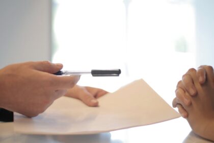 découvrez l'importance de la confiance dans les relations personnelles et professionnelles. apprenez comment bâtir et maintenir une confiance solide pour favoriser des interactions authentiques et durables.