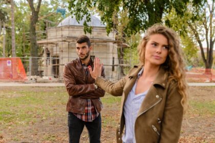 découvrez des stratégies efficaces pour gérer et résoudre les conflits de couple. apprenez à communiquer, à écouter et à surmonter les désaccords pour renforcer votre relation.