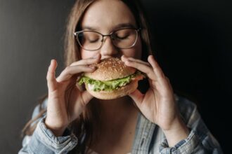 découvrez des conseils efficaces et des stratégies adaptées pour une prise de poids saine et durable. apprenez comment ajuster votre alimentation et votre routine d'exercice pour atteindre vos objectifs de poids.