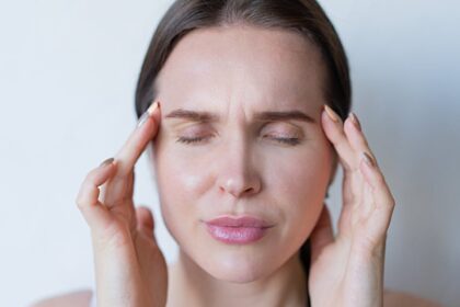 découvrez des solutions efficaces pour soulager vos dents sensibles. apprenez des conseils pratiques et des traitements adaptés pour atténuer la douleur et retrouver le plaisir de manger et de boire sans inconfort.