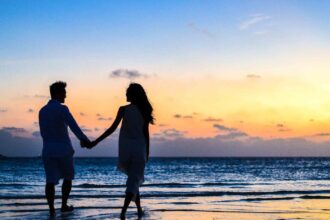 découvrez des conseils, des idées d'activités et des inspirations pour renforcer les liens amoureux dans les couples. explorez des thématiques variées, des dialogues ouverts aux escapades romantiques, pour vivre une relation épanouissante et harmonieuse.