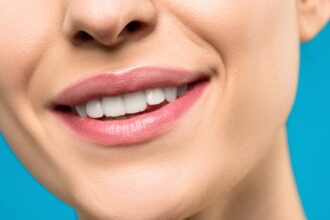 découvrez nos couronnes dentaires de haute qualité, conçues pour restaurer l'esthétique de votre sourire et protéger vos dents. profitez de solutions durables et personnalisées pour une santé bucco-dentaire optimale.