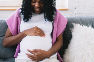 découvrez le coussin de grossesse, l'accessoire essentiel pour le confort des futures mamans. offrant un soutien optimal pour le ventre, le dos et les jambes, il aide à réduire les inconforts pendant le sommeil. améliorez votre bien-être pendant la grossesse grâce à cette solution cocooning.