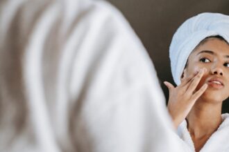 découvrez notre crème anti-imperfections, spécialement formulée pour réduire les boutons et les imperfections. enrichie d'ingrédients naturels, elle hydrate la peau tout en agissant efficacement contre les imperfections pour un teint clair et uniforme.