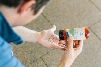 découvrez notre crème anti-inflammatoire, conçue pour apaiser et soulager les douleurs musculaires et articulaires. formulée avec des ingrédients naturels, elle pénètre rapidement pour offrir un confort durable et un effet rafraîchissant. idéale pour un usage quotidien, elle vous aide à retrouver mobilité et bien-être.