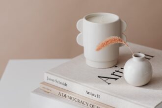 découvrez notre crème anti-vergetures qui hydrate, nourrit et aide à réduire l'apparence des vergetures. formulée avec des ingrédients naturels, elle convient à tous les types de peau pour retrouver une peau lisse et éclatante. appliquez quotidiennement pour des résultats visibles.