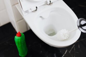 découvrez des solutions efficaces pour déboucher vos canalisations. nos conseils pratiques et nos méthodes éprouvées vous aideront à résoudre rapidement les problèmes d'obstruction, garantissant un écoulement optimal dans votre maison.