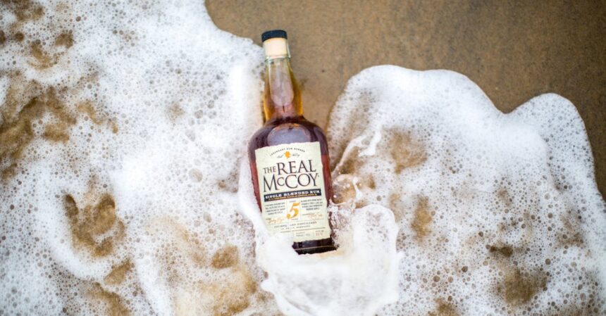 découvrez l'univers enivrant du rhum, une boisson riche en histoire et en saveurs. explorez les variétés, les méthodes de production et les meilleures façons de déguster ce spiritueux emblématique des caraïbes.