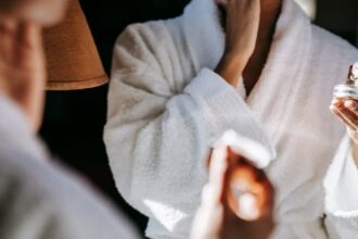 découvrez des traitements anti-âge naturels qui revitalisent votre peau et ralentissent le vieillissement. optez pour des solutions efficaces et respectueuses de votre corps pour un éclat durable.