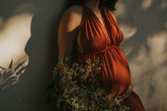 la déni de grossesse est un phénomène complexe où une femme ne reconnaît pas sa grossesse, parfois jusqu'à l'accouchement. découvrez les causes, les impacts psychologiques et les moyens de soutien pour les femmes confrontées à cette situation délicate.