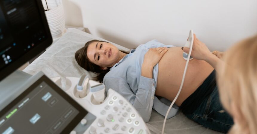 découvrez le phénomène du déni de grossesse, un état psychologique complexe où une femme ne reconnaît pas sa grossesse. explorez les causes, les symptômes et les implications de ce trouble, ainsi que les témoignages et les conseils pour surmonter cette situation délicate.