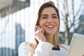 découvrez tout ce qu'il faut savoir sur les dents incluses : origines, symptômes, traitements et conseils pour soulager la douleur liée à cette condition dentaire courante.