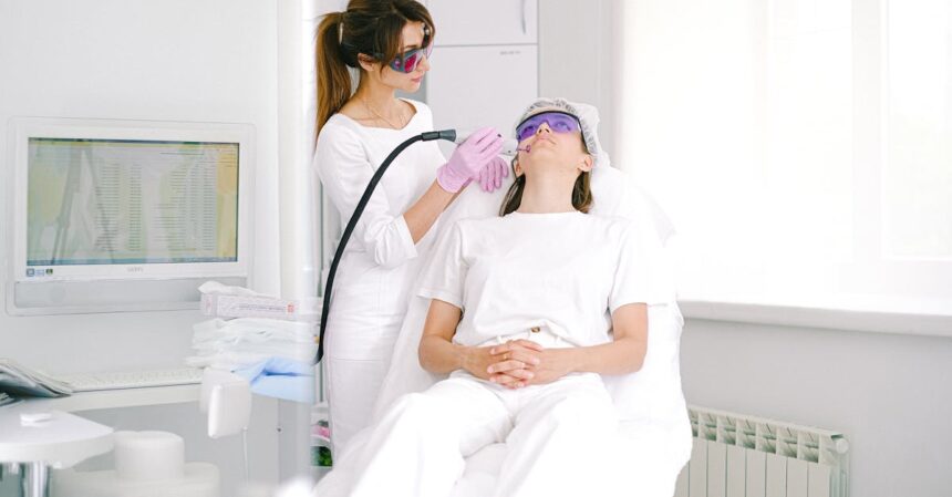 découvrez les bienfaits de la dermatologie au laser, une technologie innovante pour traiter efficacement les problèmes de peau tels que l'acné, les cicatrices, le vieillissement cutané et bien plus. offrez à votre peau le soin qu'elle mérite grâce à nos traitements dermatologiques au laser personnalisés.