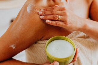 découvrez des soins dermatologiques adaptés aux adultes, incluant des traitements pour l'acné, l'eczéma et le psoriasis. nos spécialistes offrent des conseils personnalisés pour une peau saine et éclatante.