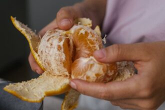 découvrez les bienfaits du skin peeling pour revitaliser votre peau. apprenez comment cette technique d'exfoliation élimine les cellules mortes, améliore la texture et illumine le teint. explorez nos conseils et produits pour un peeling efficace en toute sécurité.