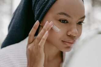 découvrez les bienfaits d'une détoxification de la peau avec notre guide complet sur le skin detox. apprenez à purifier, revitaliser et nourrir votre épiderme grâce à des astuces et produits adaptés pour un teint éclatant de santé!