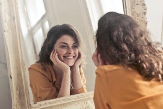 découvrez comment améliorer votre estime de soi grâce à des conseils pratiques, des exercices d'affirmation et des stratégies psychologiques. renforcez votre confiance en vous et vivez une vie épanouissante.