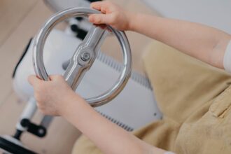 découvrez l'importance du développement moteur chez l'enfant, des premières étapes de la motricité aux compétences avancées. apprenez comment stimuler et accompagner cette croissance essentielle pour offrir à votre enfant les meilleures bases pour évoluer en toute confiance.