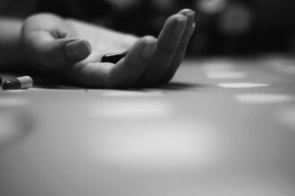 découvrez les causes et les solutions pour soulager la douleur aux doigts. apprenez à reconnaître les symptômes, à promouvoir le bien-être de vos mains et à prévenir les douleurs grâce à des conseils pratiques et des exercices efficaces.
