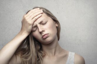 découvrez les causes, symptômes et traitements de la douleur dentaire liée aux molaires. apprenez comment soulager l'inconfort et comprendre quand consulter un dentiste.