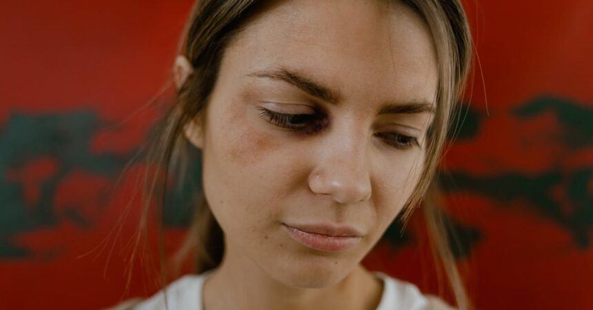 découvrez les causes possibles de la douleur oculaire, des solutions pour soulager les symptômes et des conseils pour maintenir la santé de vos yeux. apprenez quand consulter un professionnel de la santé pour un diagnostic approprié.